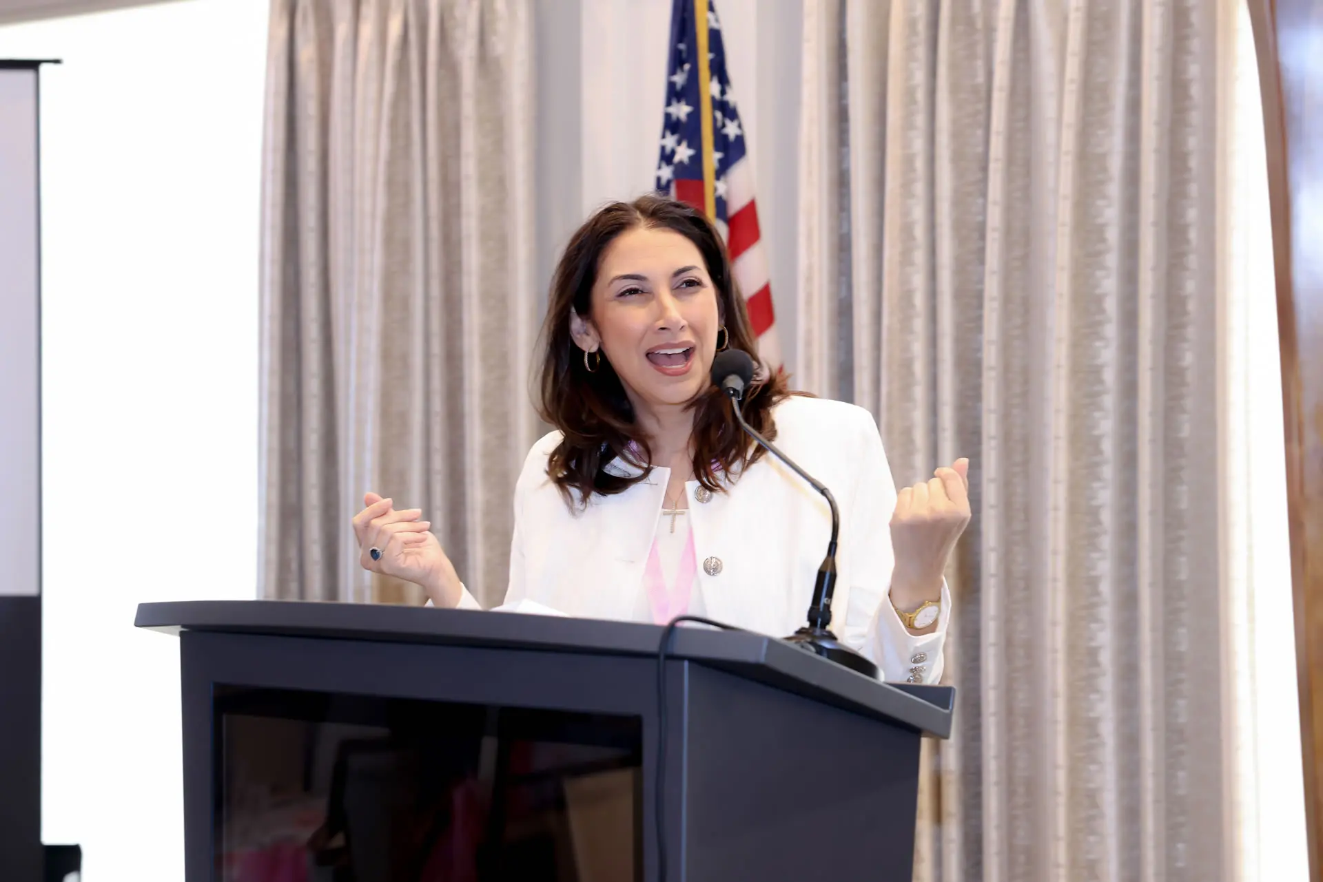 leslie-alvarez-motivational-leadership-speaker